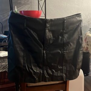Leather skirt super cute and stretchy